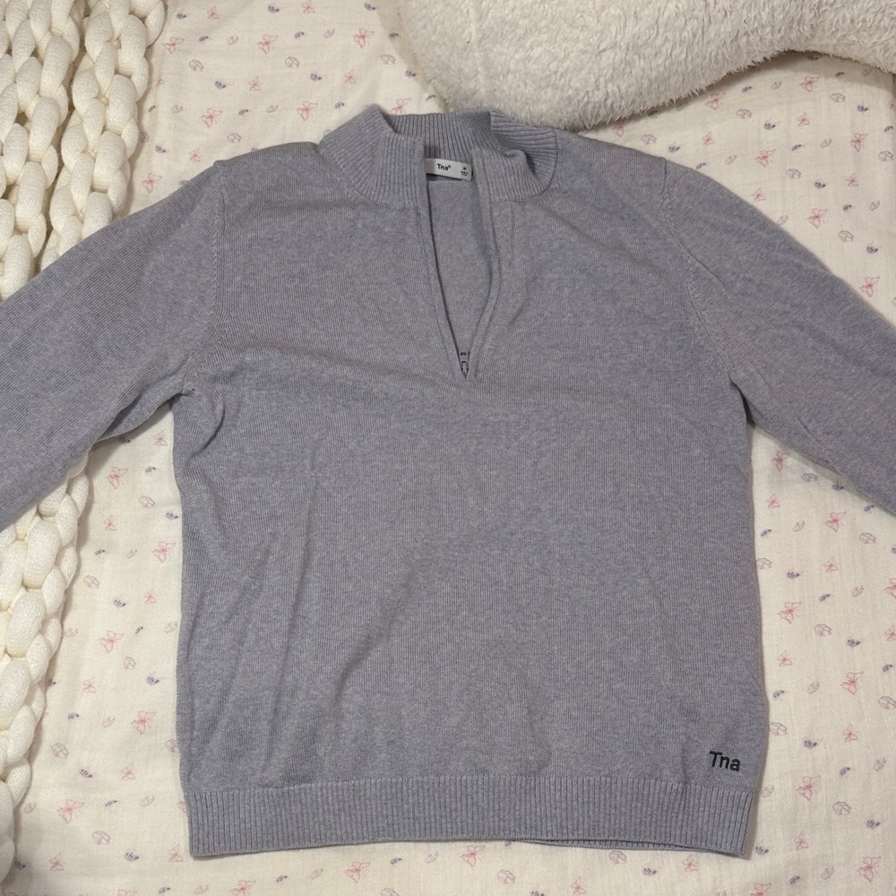 Aritzia TNA Women's Light Gray Zip-Up Top